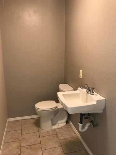 201 E 2nd St, Grandview, WA 98930